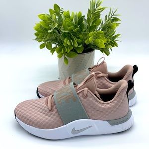 Women’s Nike Sneakers pink size 7